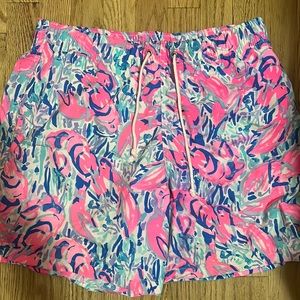 Gently used Lilly Pulitzer mens capri trunk lobstah roll L